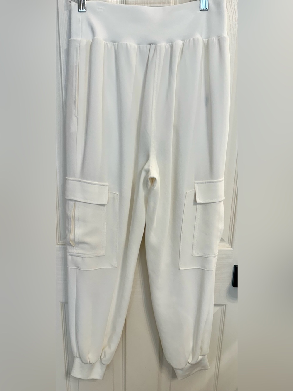 cinq a sept Giles Twill Cargo Joggers Size M $265 - Picture 8 of 9